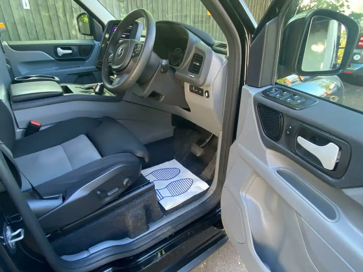 2023-levc-tx-15-vista-taxi-big-14