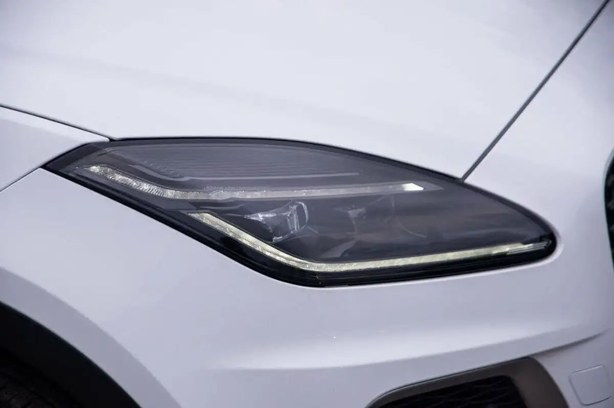 2021-jaguar-e-pace-20-d165-r-dynamic-se-big-35