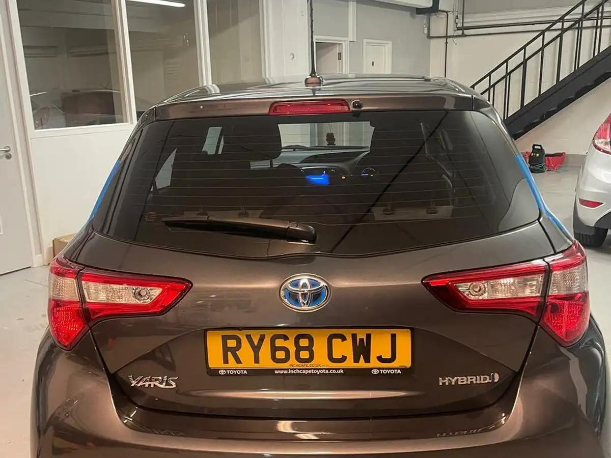 2019-toyota-yaris-15-vvt-i-icon-tech-98bhp-hybrid-1497cc-e-cvt-big-10