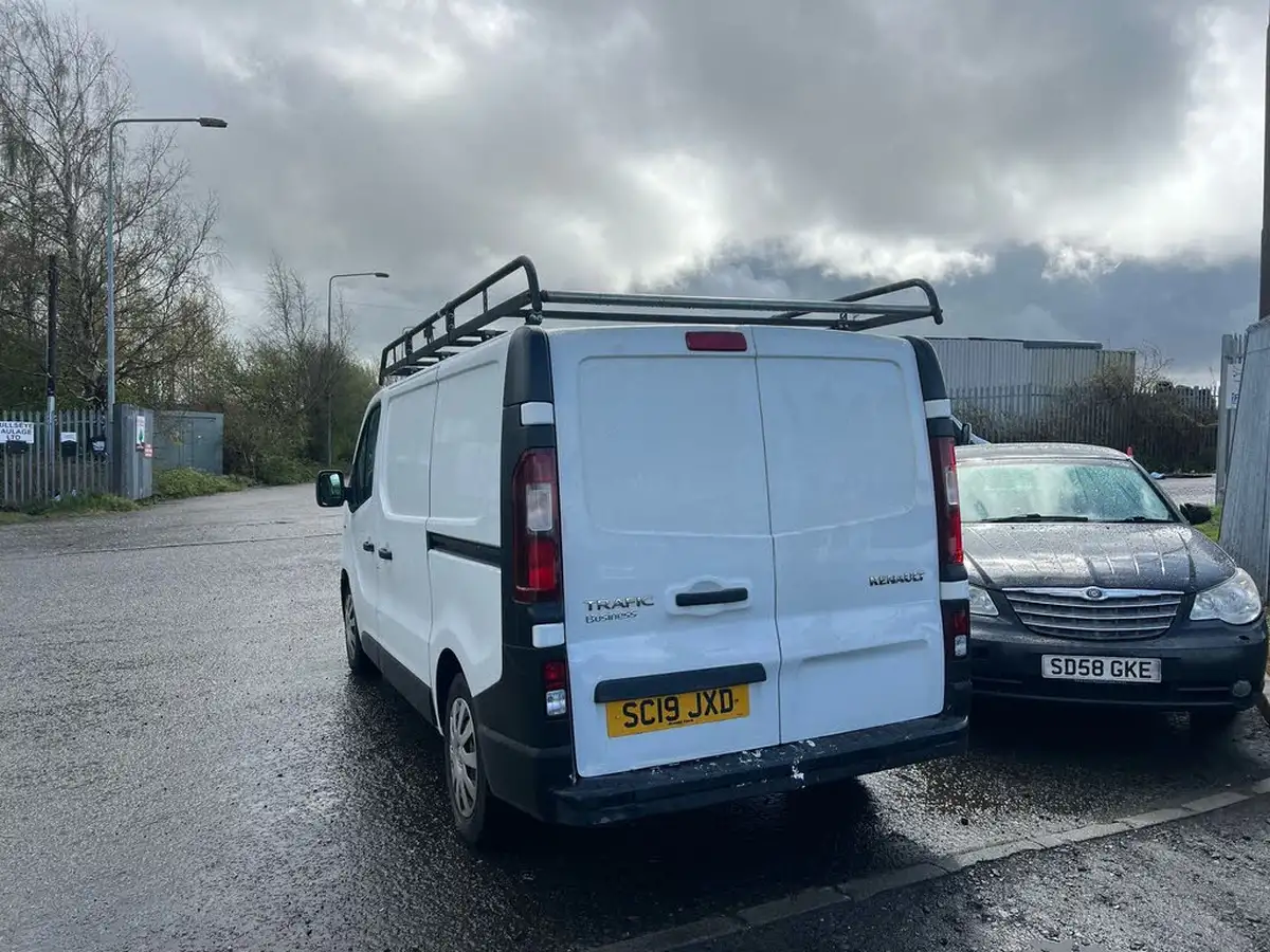 2019-renault-trafic-16dci-sl27-120-business-e6-panel-van-big-1