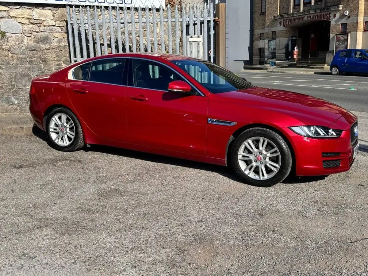 2015-jaguar-xe-20-prestige-big-4