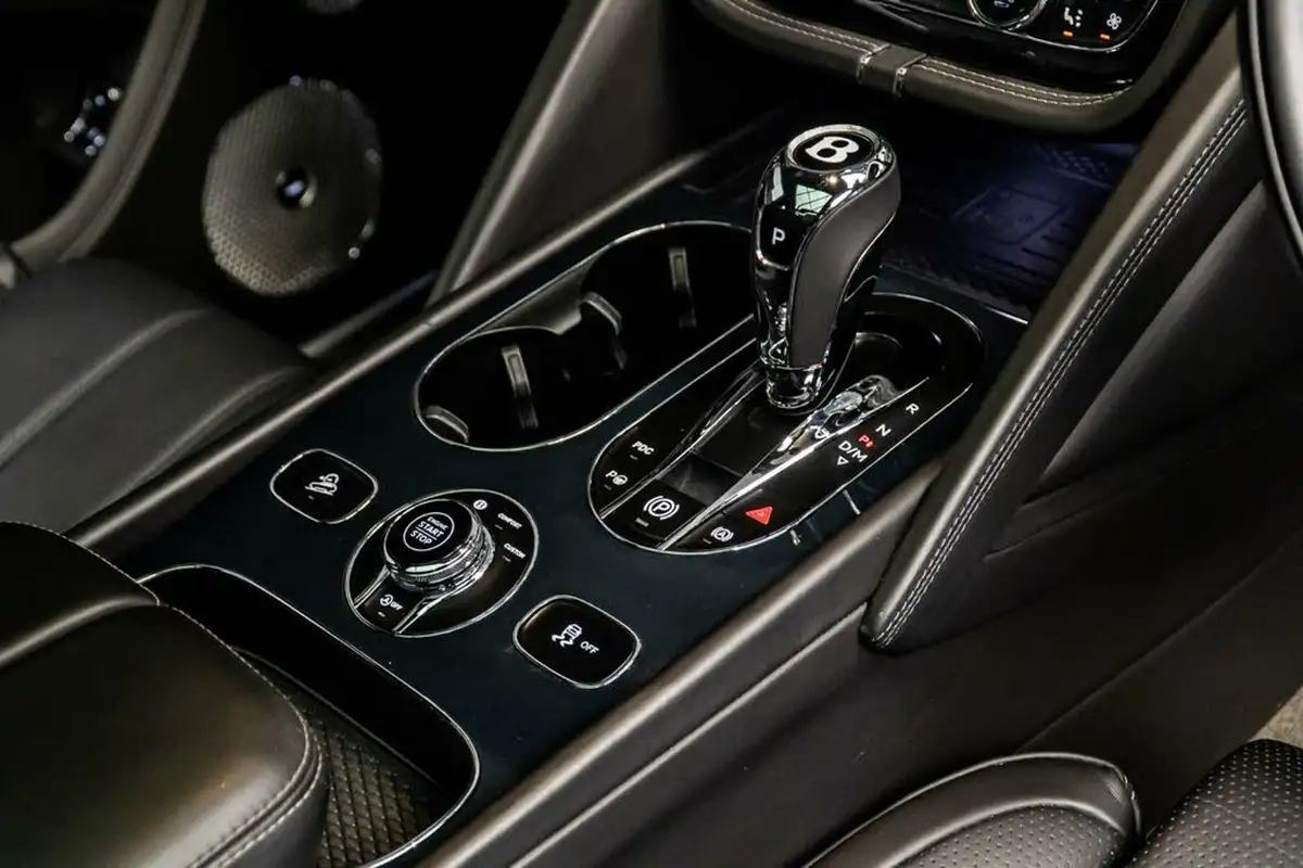 2021-bentley-bentayga-40-v8-big-32