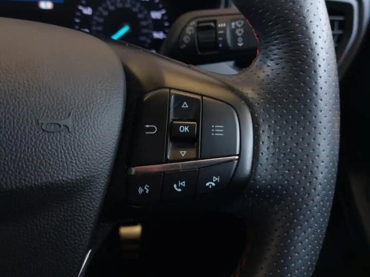 2020-ford-focus-10t-st-line-x-hatchback-big-14