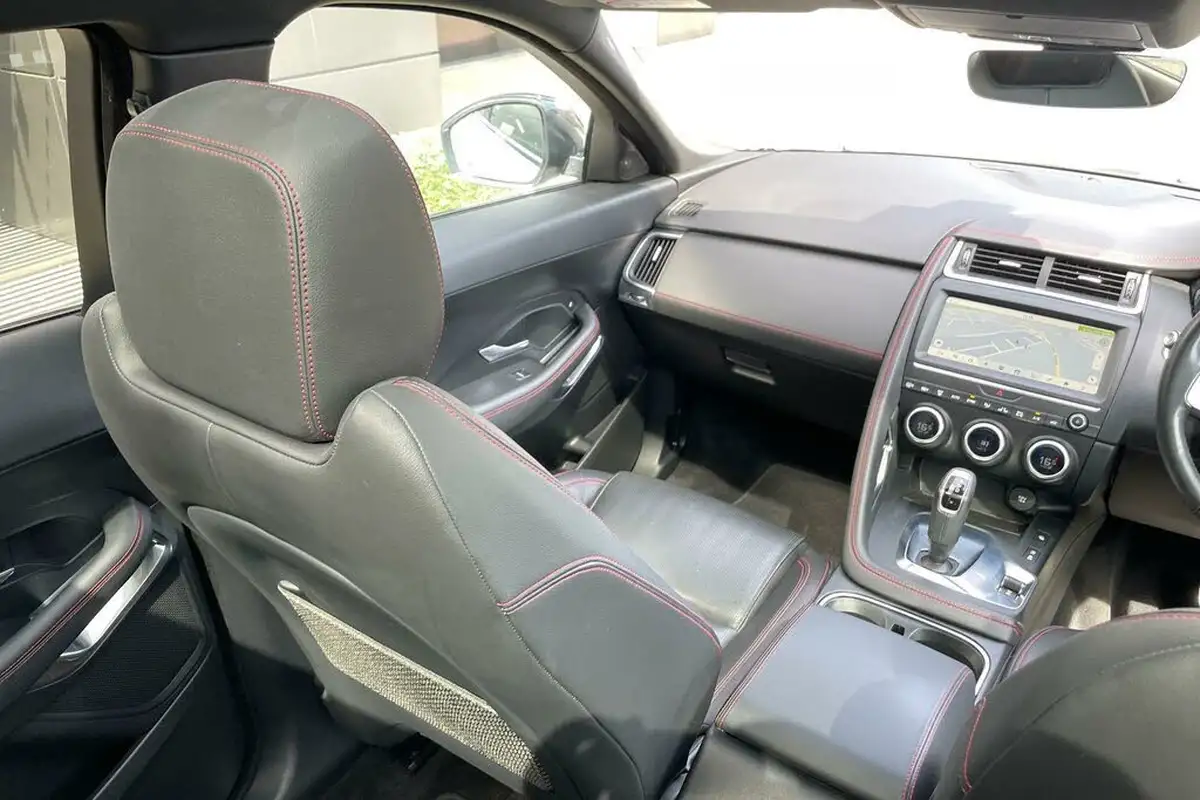 2019-jaguar-e-pace-20-i4d-chequered-flag-150ps-big-37