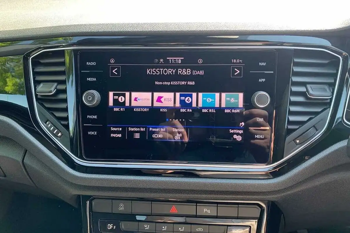 2021-volkswagen-t-roc-15-tsi-black-edition-big-23