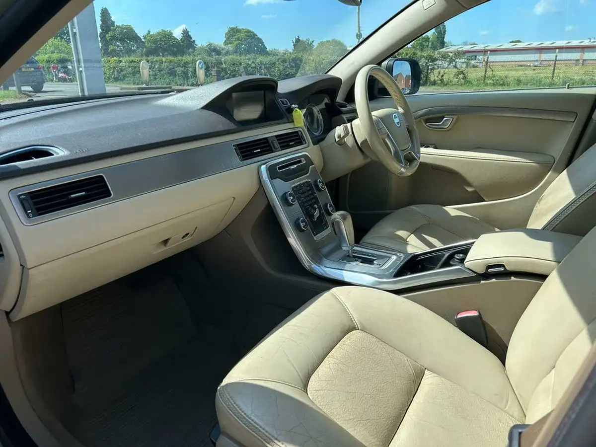 2011-volvo-xc70-24td-d5-se-lux-215bhp-geartronic-big-19