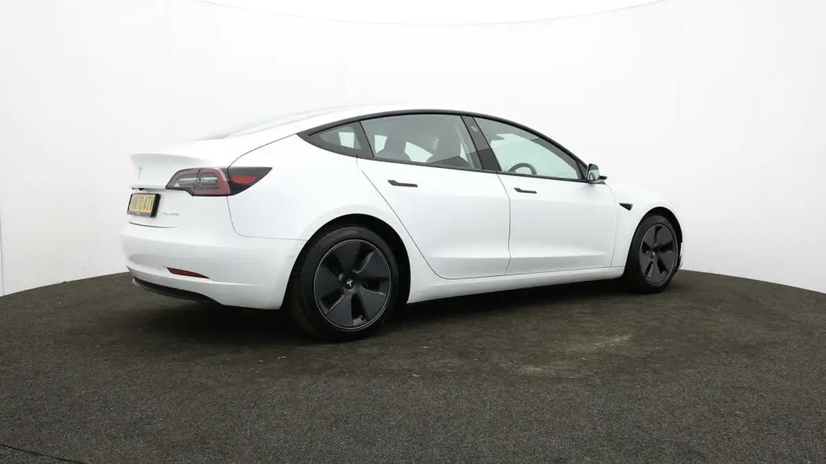 2020-tesla-model-3-e-long-range-big-34