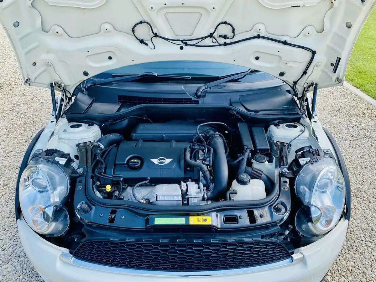 2011-mini-cooper-16-cooper-s-hatchback-3d-big-25