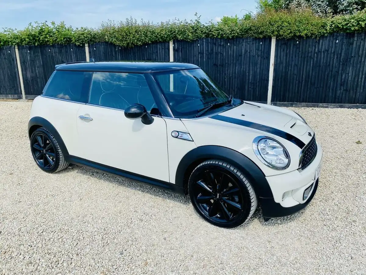 2011-mini-cooper-16-cooper-s-hatchback-3d-big-1