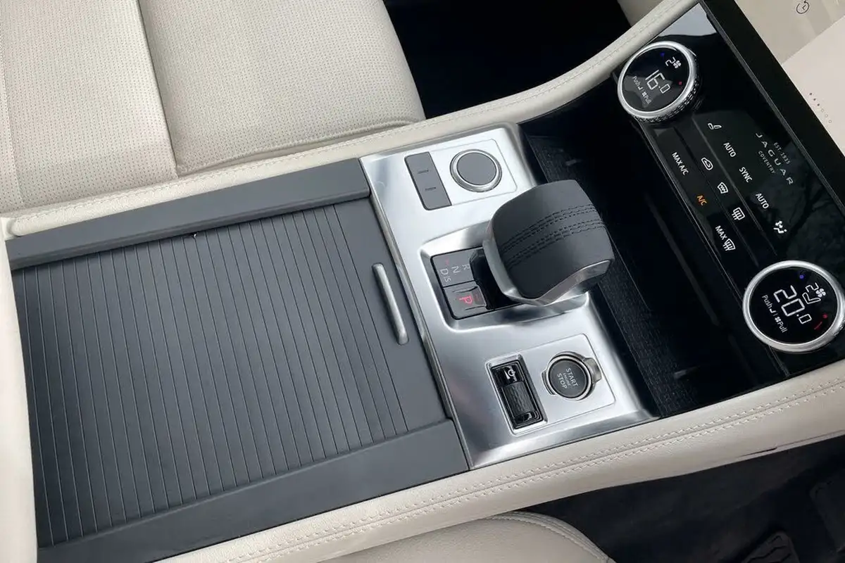 2024-jaguar-f-pace-20-p400e-r-dynamic-se-black-90th-anniversary-edition-big-18