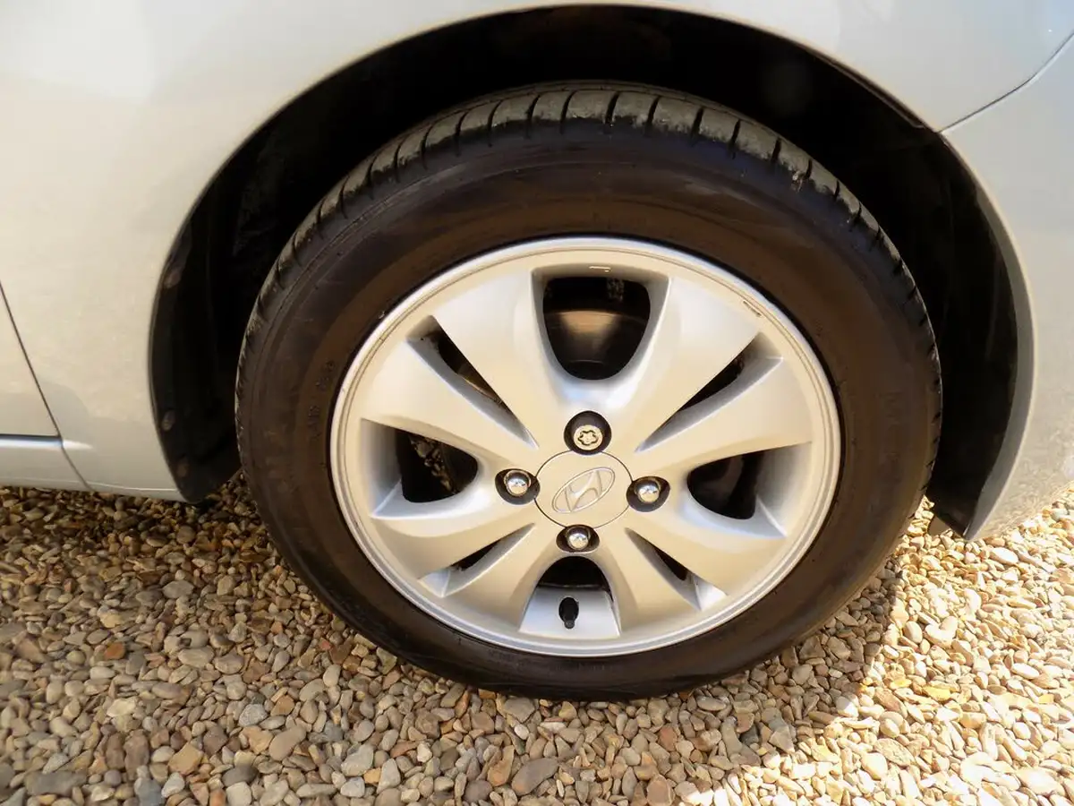 2011-hyundai-i10-12-active-big-12