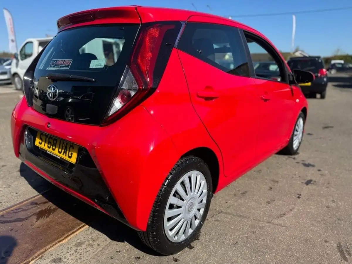 2019-toyota-aygo-10-vvt-i-x-play-tss-x-shift-big-8