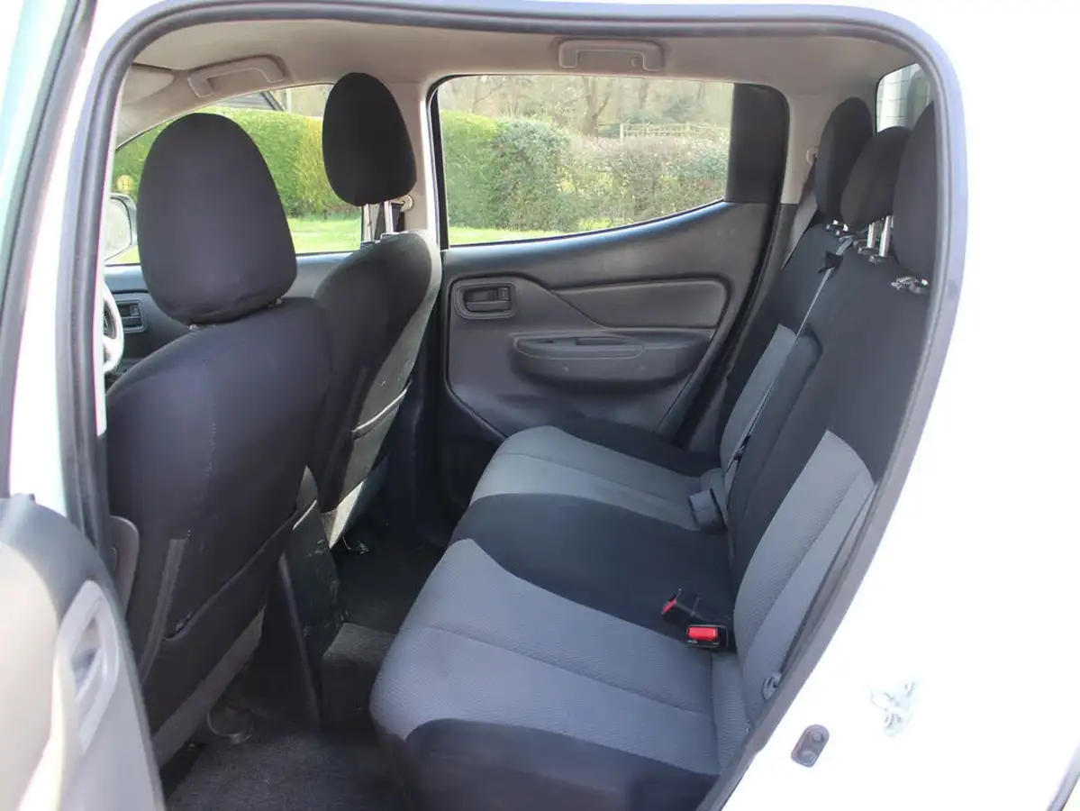 2019-mitsubishi-l200-24di-d-4life-eu6b-double-pickup-big-10