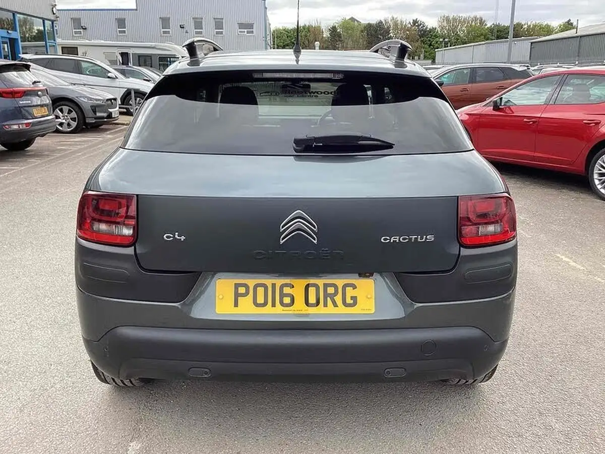 2016-citroen-c4-cactus-16bluehdi-flair-big-10