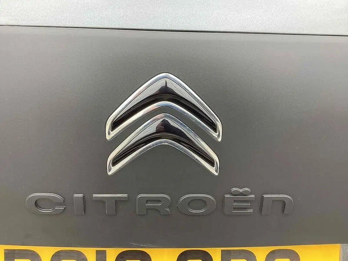 2016-citroen-c4-cactus-16bluehdi-flair-big-34