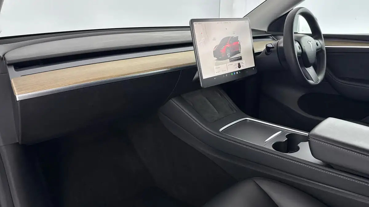 2022-tesla-model-y-e-long-range-big-9