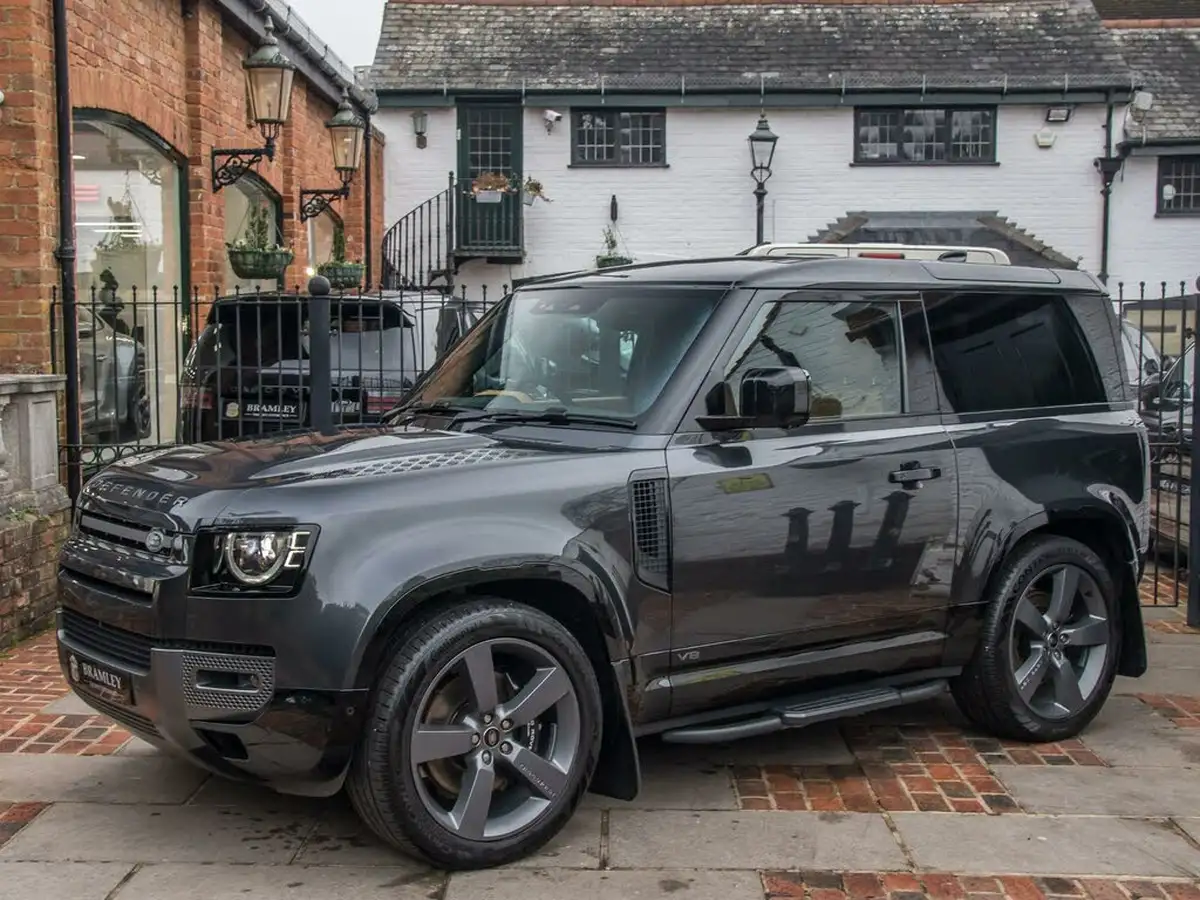 2024-land-rover-90-defender-50-p525-v8-5000cc-big-3