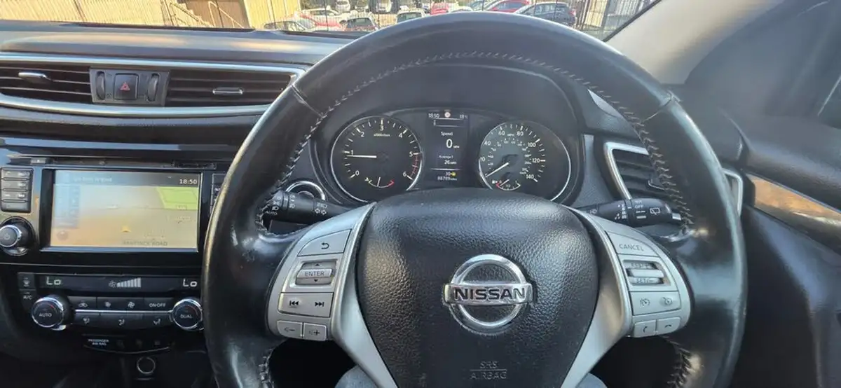 2015-nissan-qashqai-15dci-acenta-premium-big-19