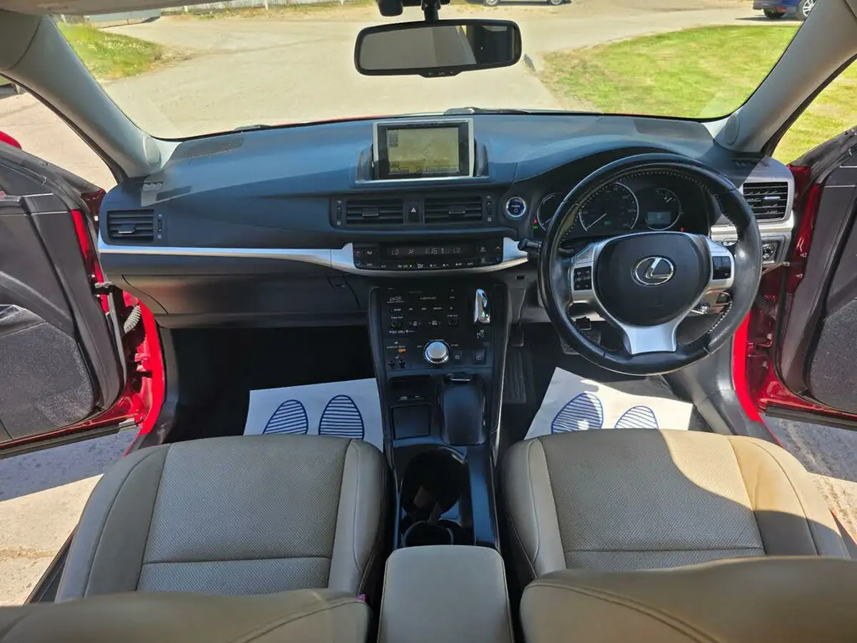 2011-lexus-ct-200h-18-se-l-premier-big-16
