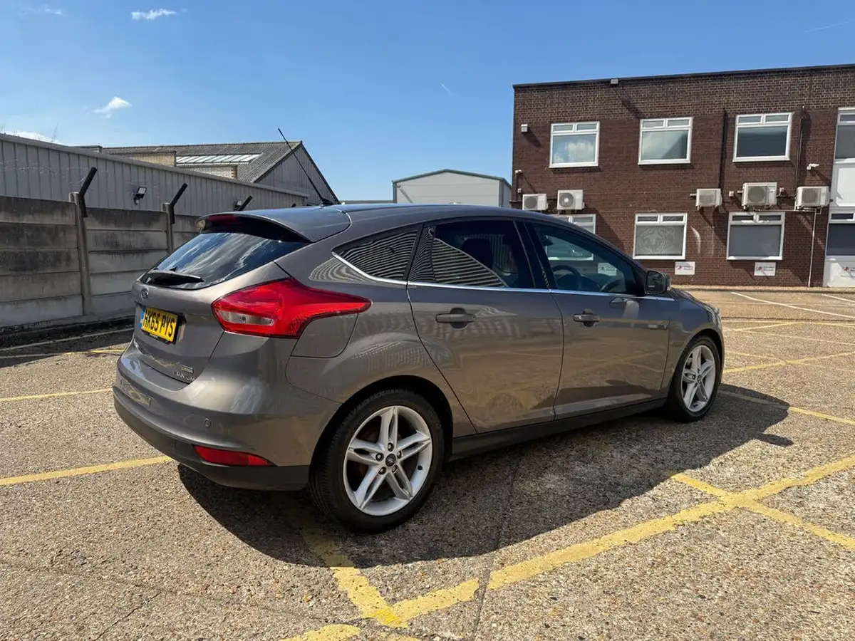 2015-ford-focus-10t-titanium-125ps-hatchback-big-8