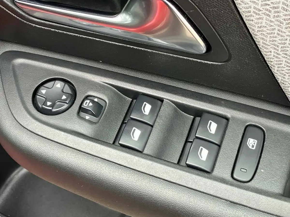 2021-citroen-c4-12-puretech-sense-plus-eat8-big-17