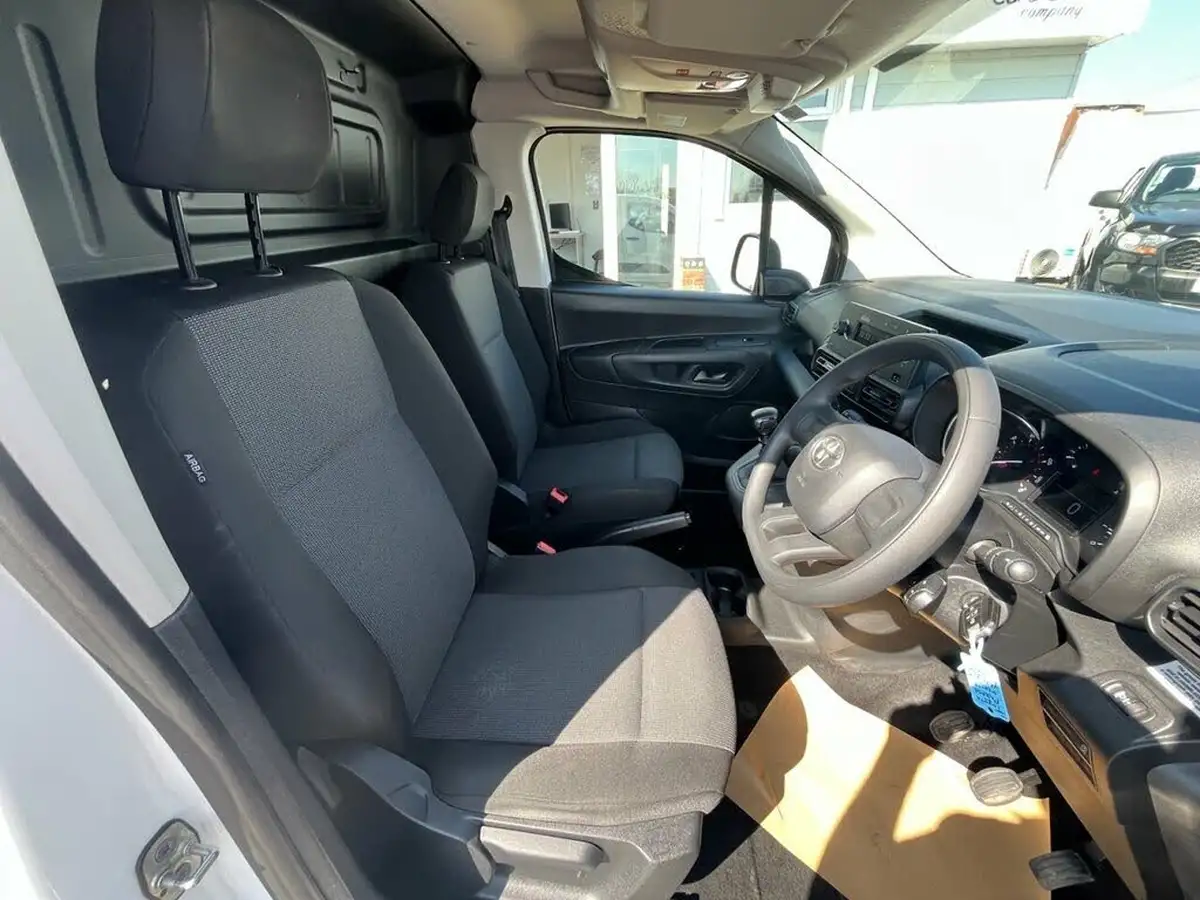 2022-toyota-proace-city-15d-active-big-9