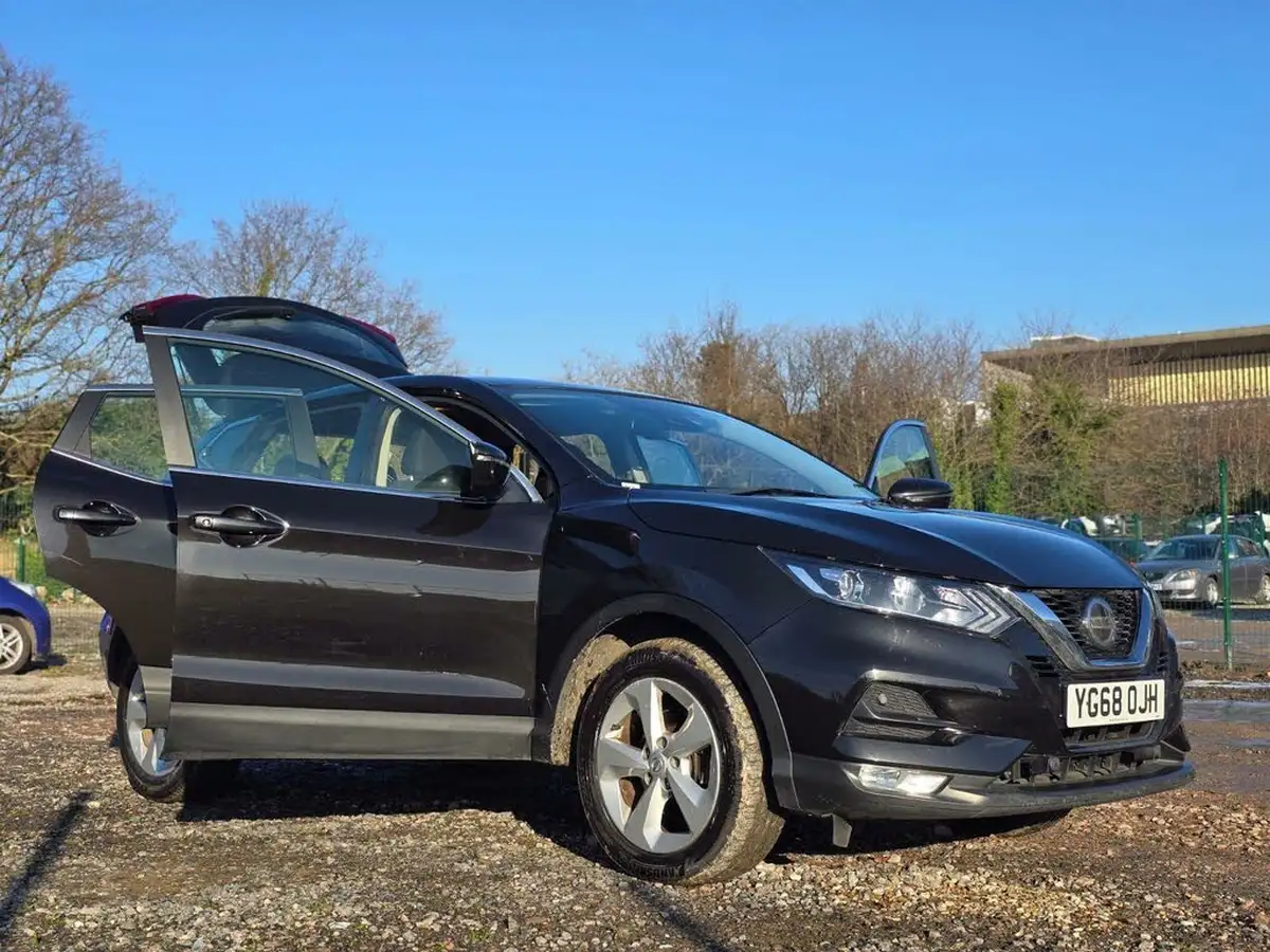 2018-nissan-qashqai-15dci-acenta-premium-heat-pack-big-4