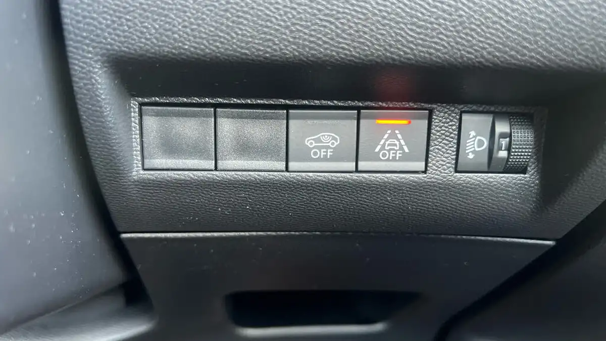 2023-peugeot-2008-suv-12-puretech-allure-premium-100bhp-big-32