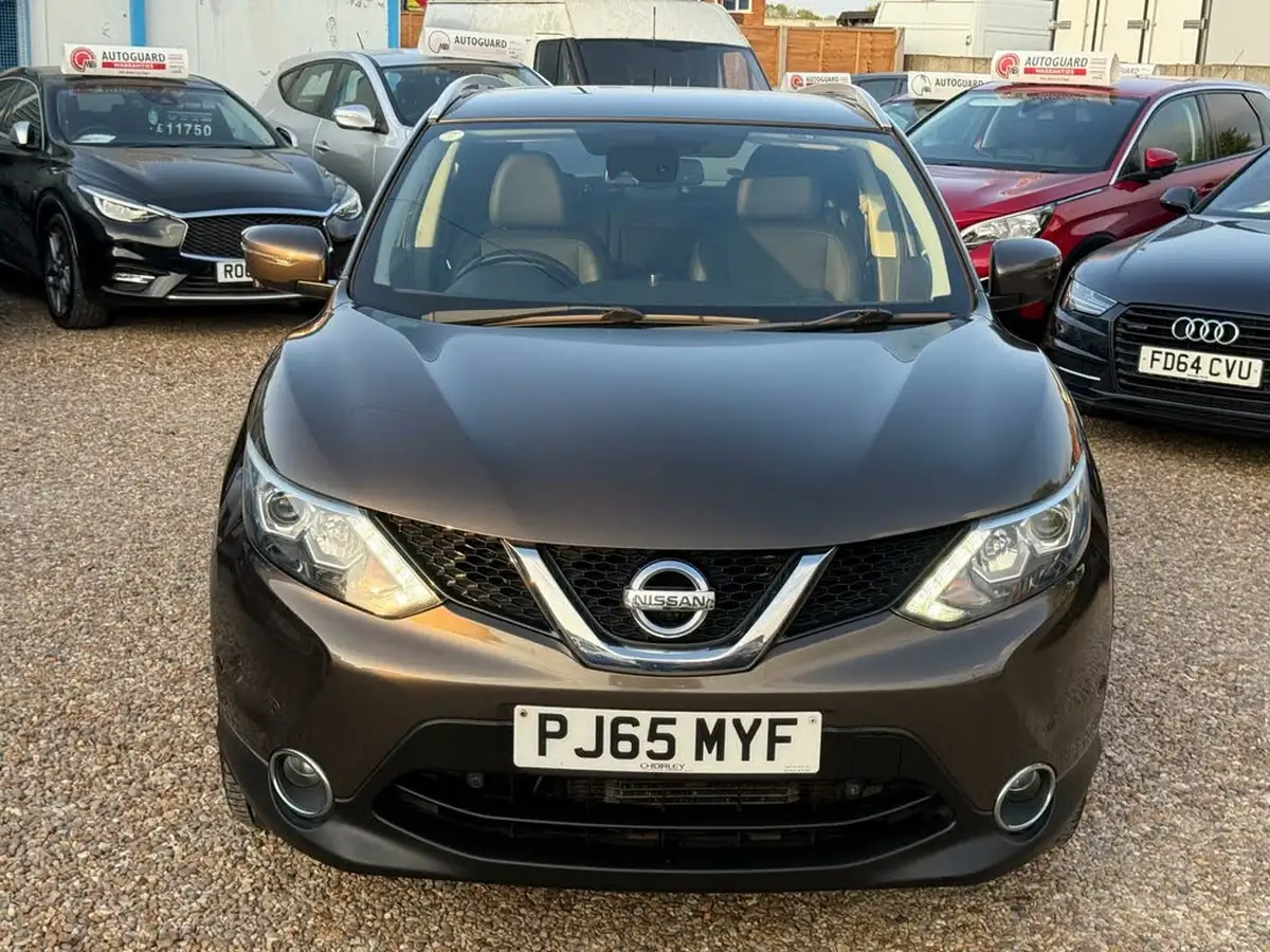 2015-nissan-qashqai-16-tekna-big-3