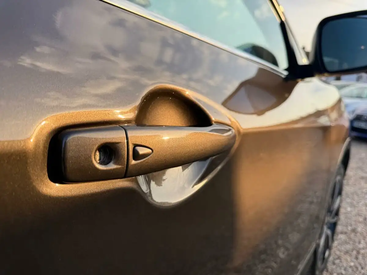 2015-nissan-qashqai-16-tekna-big-23