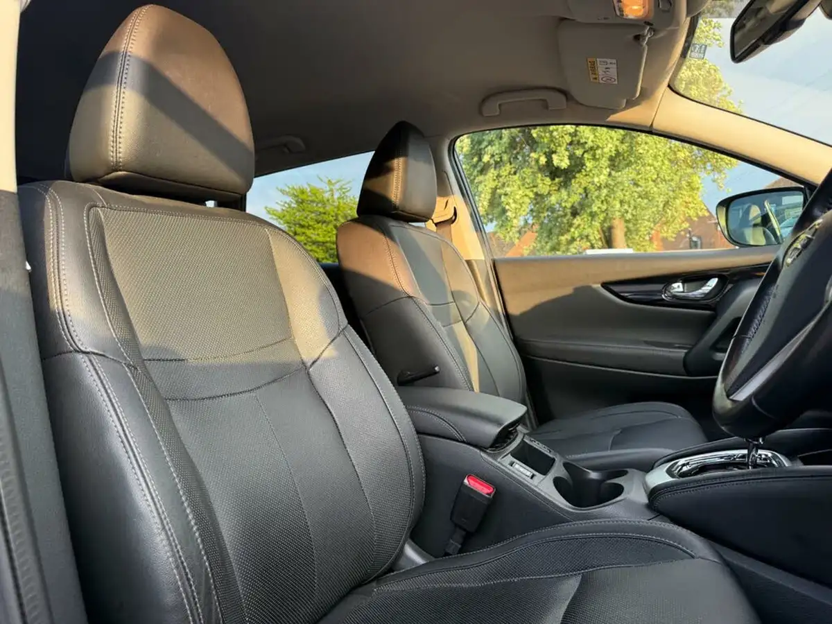 2015-nissan-qashqai-16-tekna-big-27