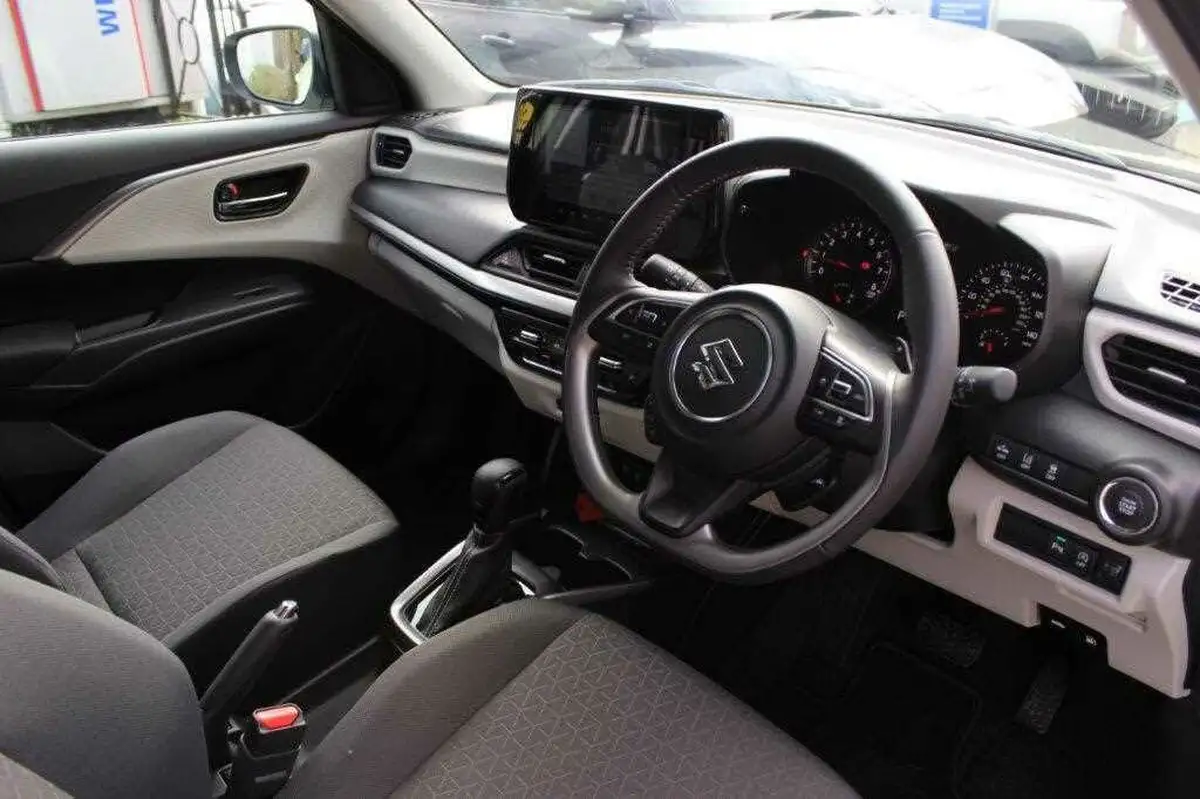 2024-suzuki-swift-12-ultra-cvt-big-14