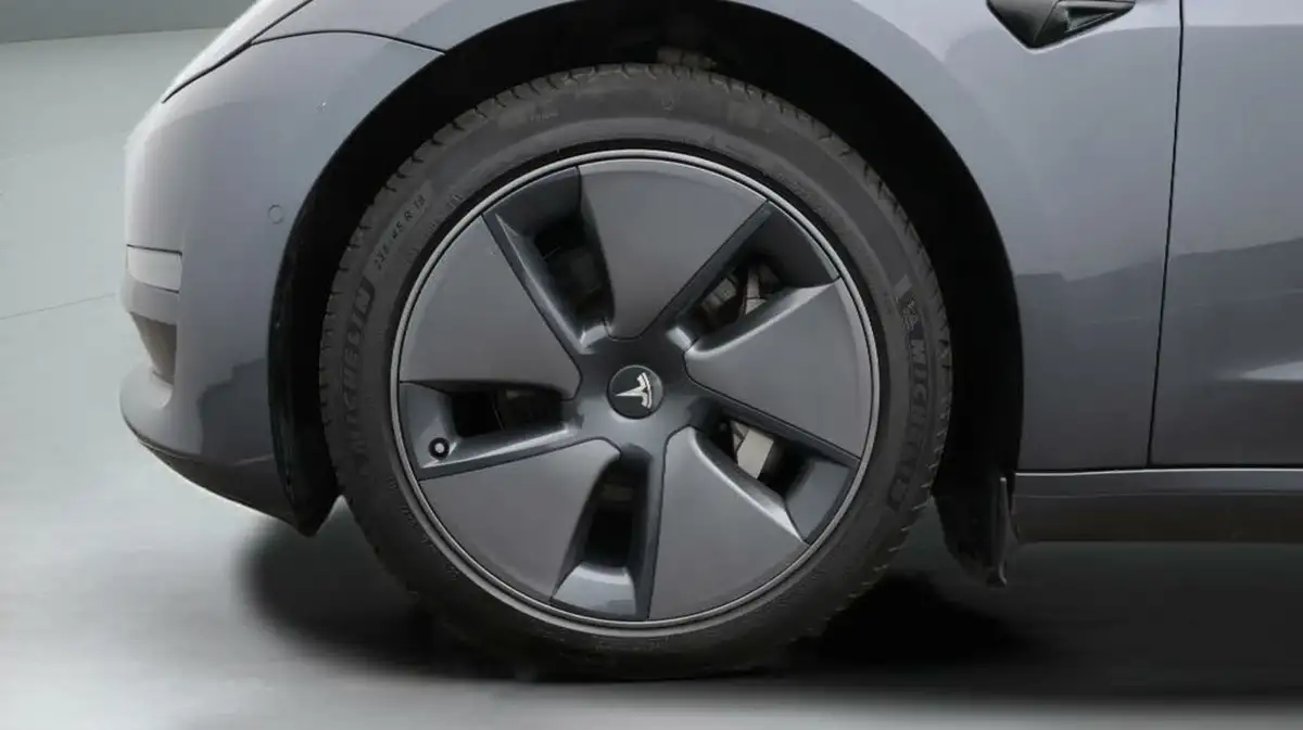 2021-tesla-model-3-e-long-range-4x4-big-18