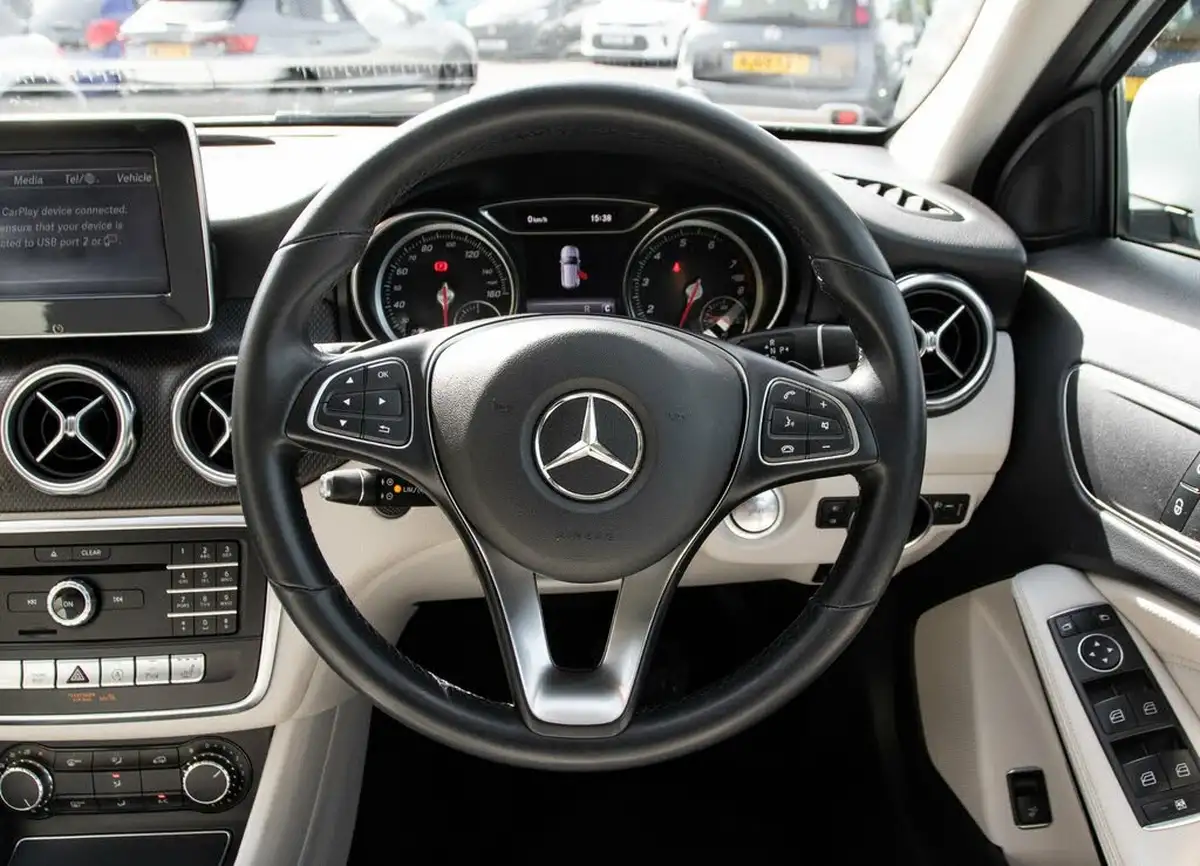 2018-mercedes-benz-gla-class-16-gla-200-se-156ps-executive-7g-dct-big-20