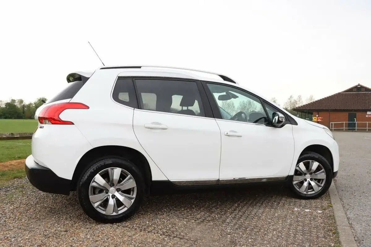2015-peugeot-2008-crossover-12-puretech-allure-82bhp-big-8