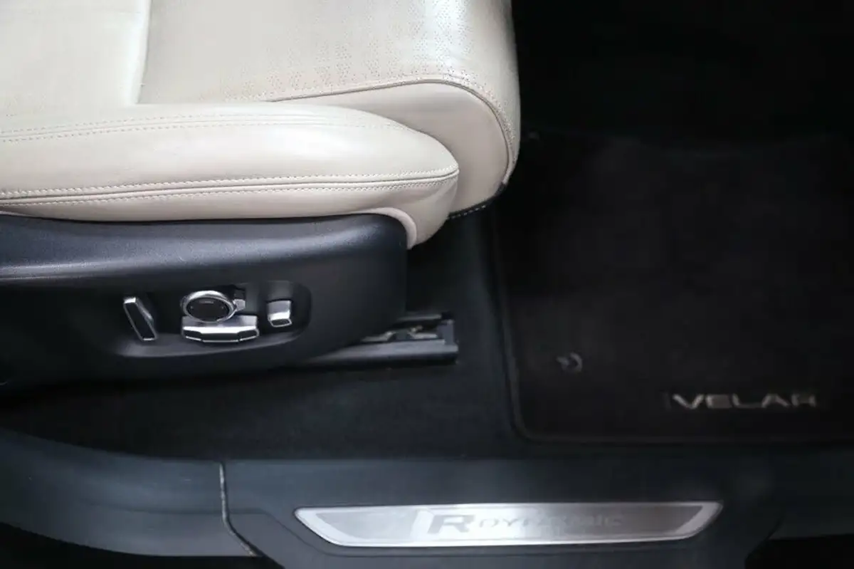 2019-land-rover-range-rover-velar-20-d240-r-dynamic-hse-big-28