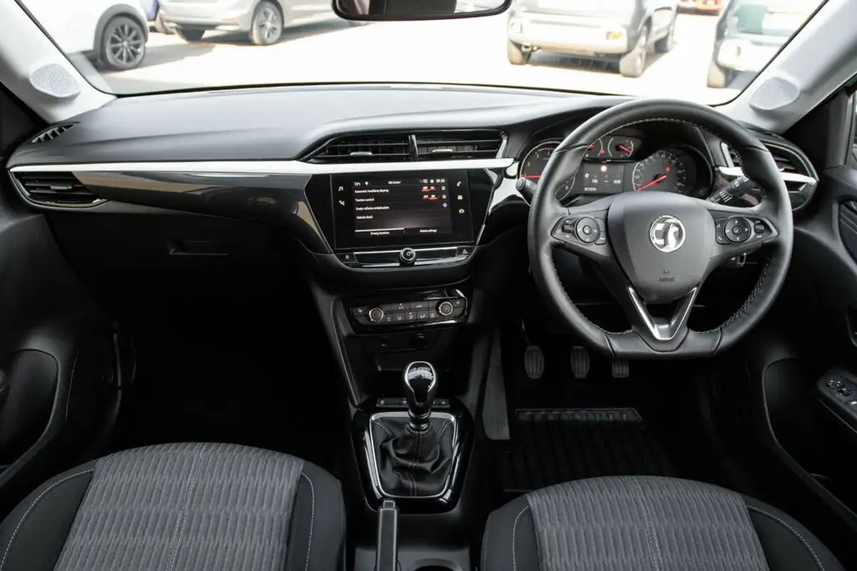 2021-vauxhall-corsa-12-turbo-griffin-edition-big-3