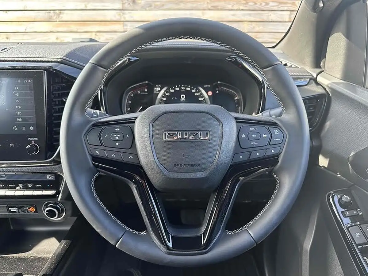 2025-isuzu-d-max-19td-v-cross-steel-edition-auto-big-30