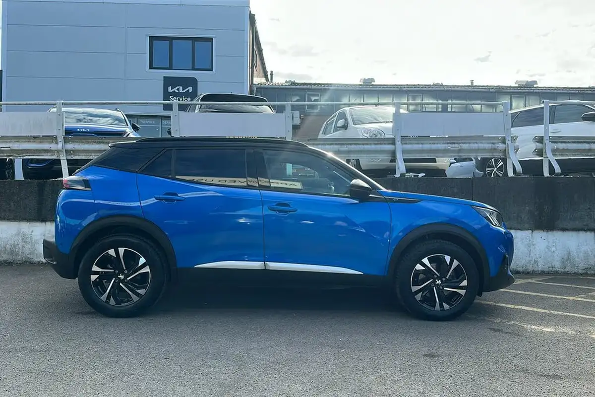 2021-peugeot-2008-suv-e-gt-big-5