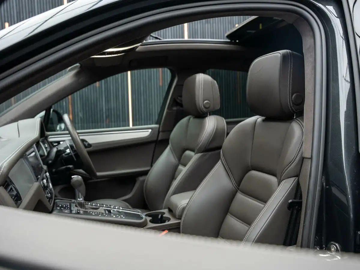 2021-porsche-macan-29-turbo-big-40
