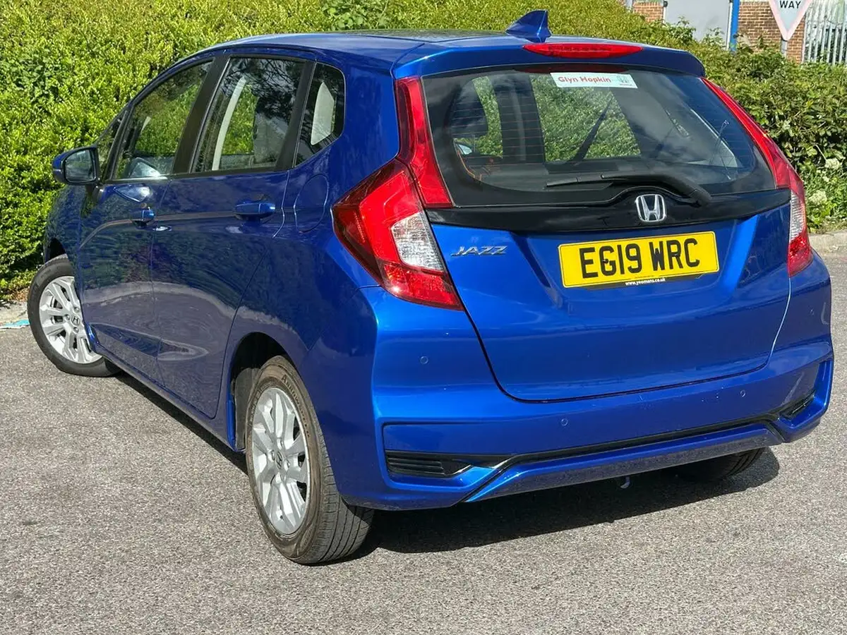 2019-honda-jazz-13-i-vtec-se-cvt-big-45
