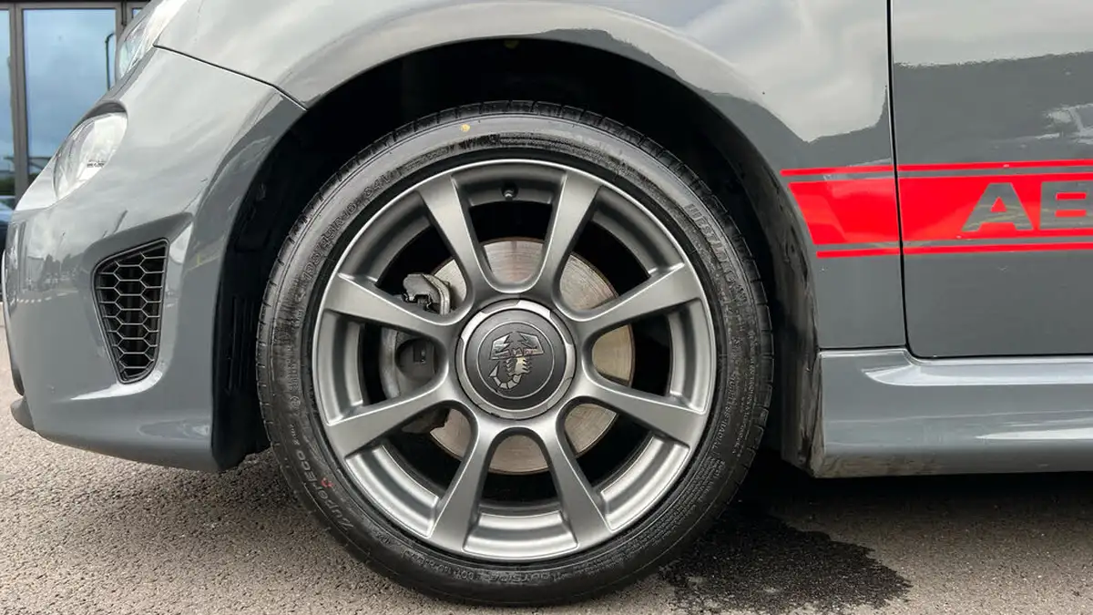 2021-abarth-595-14-tjet-big-16