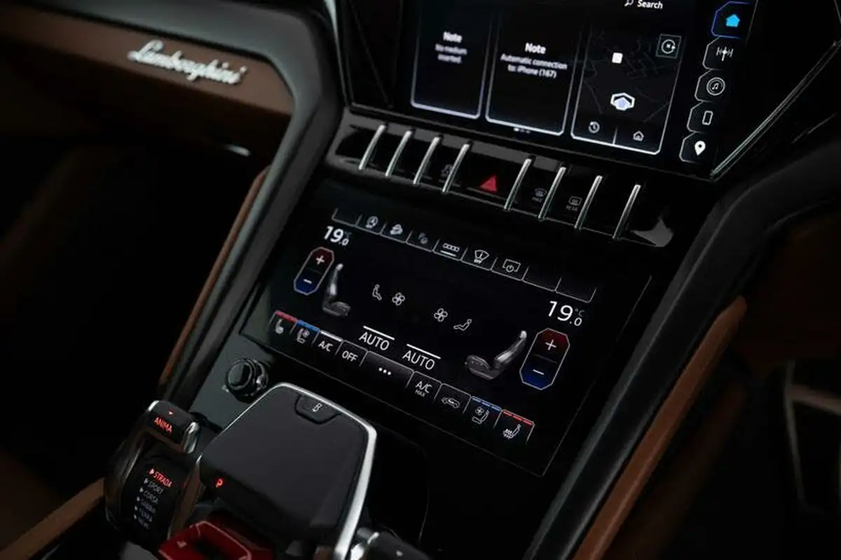 2024-lamborghini-urus-40-no-trim-big-11