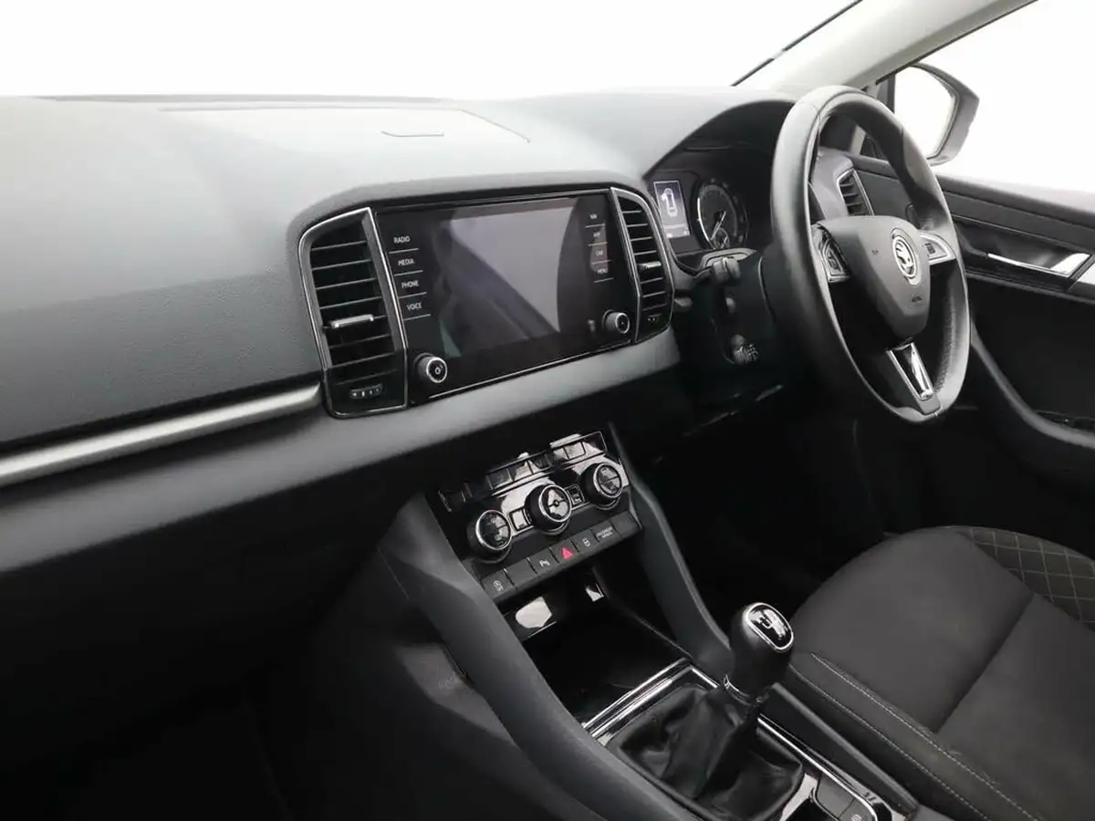 2020-skoda-karoq-10-tsi-se-technology-116ps-big-8