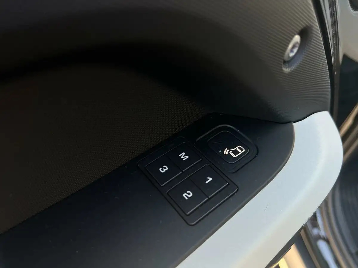 2021-land-rover-90-defender-30-d250-xs-edition-big-74