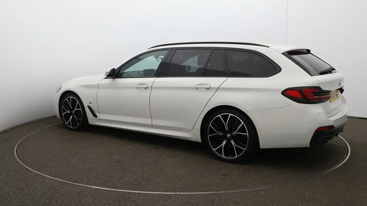 2020-bmw-5-series-big-28