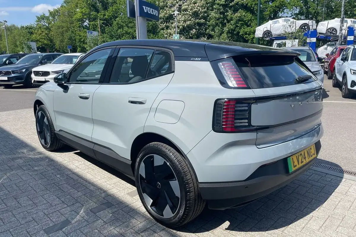 2024-volvo-ex30-e-single-motor-plus-extended-range-big-8