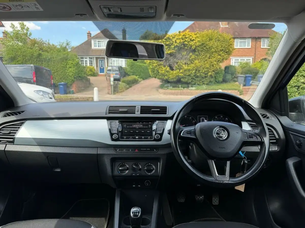 2018-skoda-fabia-10-mpi-colour-edition-big-14