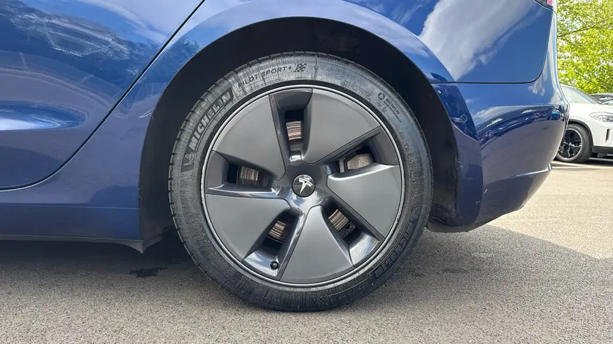 2021-tesla-model-3-e-long-range-awd-big-17