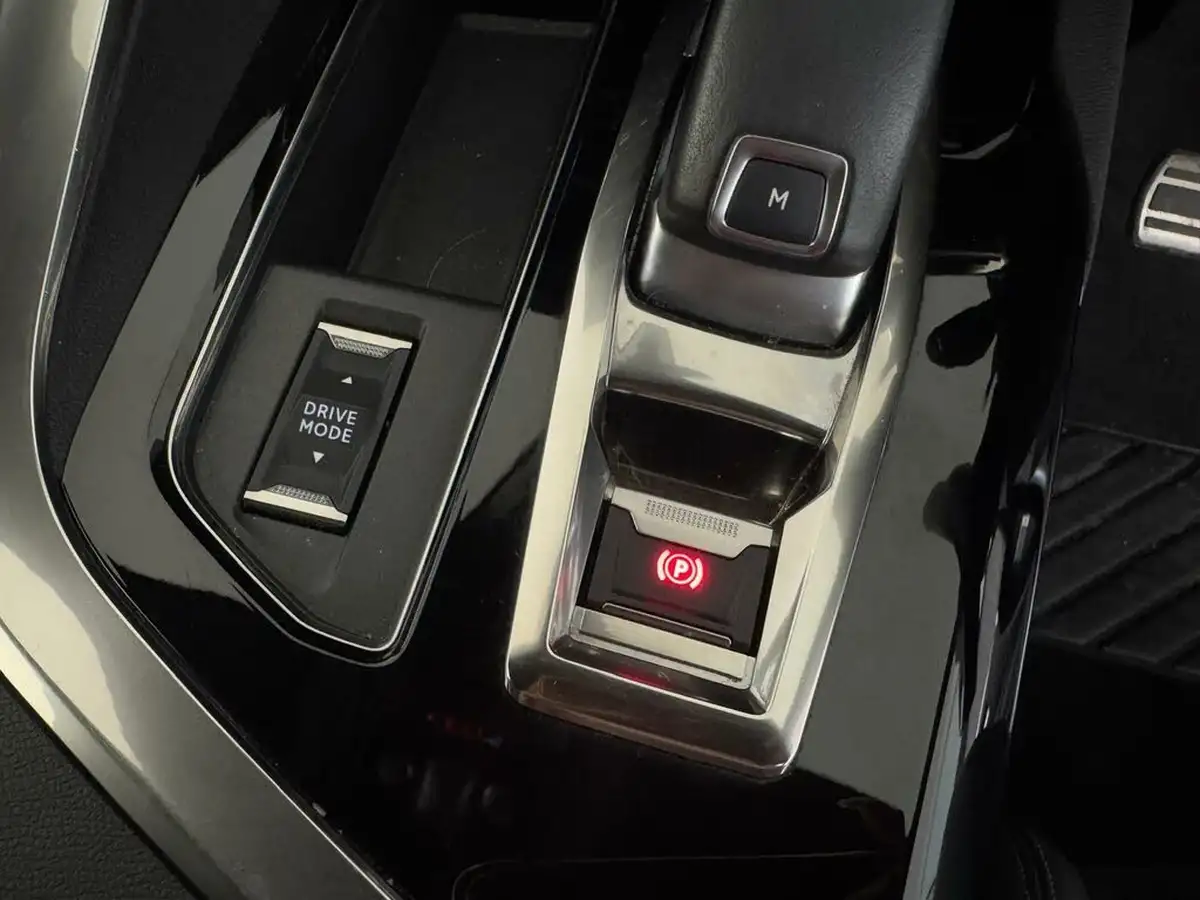 2021-peugeot-5008-suv-12-puretech-gt-eat8-big-17